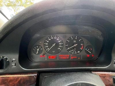 BMW 528