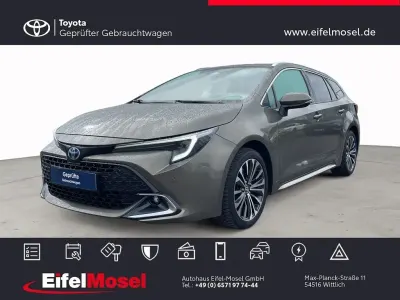 Używany Toyota Corolla Basis 196 KM (144 kW) 2024 Brązowy Sedan/Limuzyna