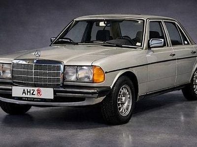 Silber Gebraucht 1984 Mercedes 230 Limousine | 9.900 €
