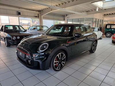 Gebraucht Mini John Cooper Works 231 PS (169 kW) 2024 Rebell green Kleinwagen