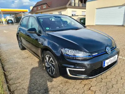Gebraucht VW Golf VII 85 kW (116 PS) 2016 Schwarz Limousine