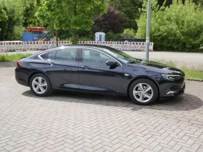 Gebraucht Opel Insignia Country Tourer Business Innovation 140 PS (102 kW) 2018 Blau Limousine