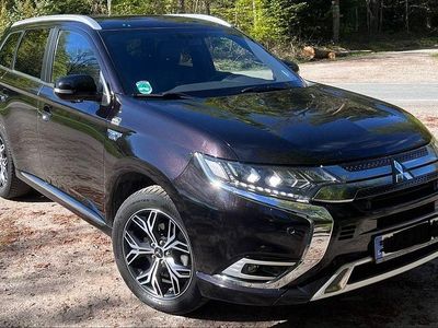 Gebraucht Mitsubishi Outlander P-HEV Plus 224 PS (164 kW) 2021 Schwarz SUV
