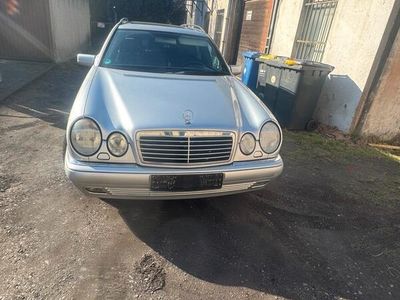 Mercedes E320