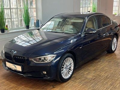 Second-hand BMW 320 Luxury Line 163 CP (119 kW) 2012 Albastru Berlinǎ