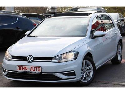 Gebraucht VW Golf VII Comfortline 110 PS (80 kW) 2017 White silver (metallic) Limousine