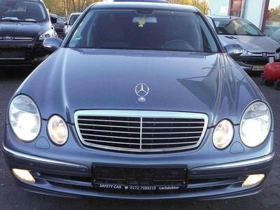 Usata Mercedes E240 Avantgarde 177 CV (130 kW) 2005 Blu Berlina