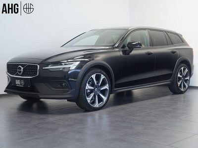 Second-hand Volvo V60 CC Ultimate 197 CP (144 kW) 2024 Negru Break