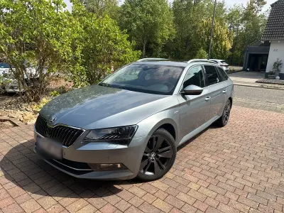Gebraucht Skoda Superb LAURIN & KLEMENT 190 PS (139 kW) 2017 Silber Kombi