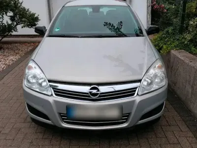 Gebraucht Opel Astra 140 PS (102 kW) 2007 Grau Limousine