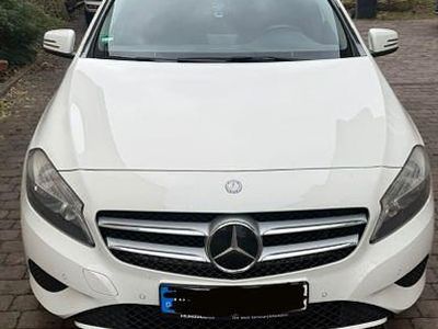 Gebraucht Mercedes 200 136 PS (100 kW) 2013 Weiß Limousine
