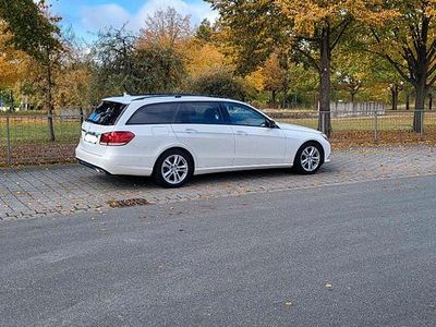 Weiß Gebraucht 2017 Mercedes E220 Avantgarde Kombi | 21.400 € (Fairer Preis)