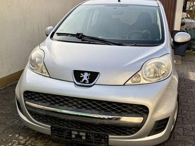 Gebraucht Peugeot 107 68 PS (50 kW) 2009 Silber Kleinwagen
