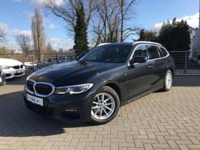 Schwarz metallic Gebraucht 2020 BMW 320 M Sport Kombi | 39.250 €