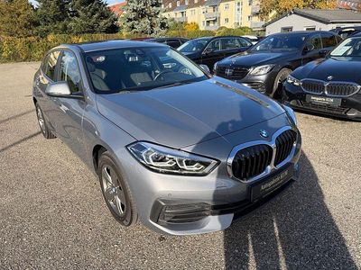 Grau Gebraucht 2022 BMW 118 Advantage Kleinwagen | 22.950 € (Fairer Preis)