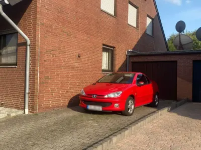 Gebraucht Peugeot 206 CC 109 PS (80 kW) 2006 Rot Cabrio