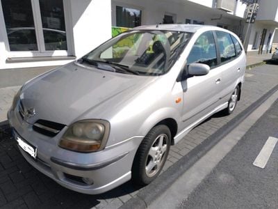 Nissan Almera Tino
