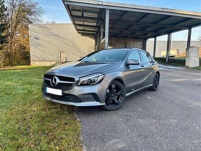 Gebraucht Mercedes A200 Urban 156 PS (114 kW) 2016 Grau Kleinwagen