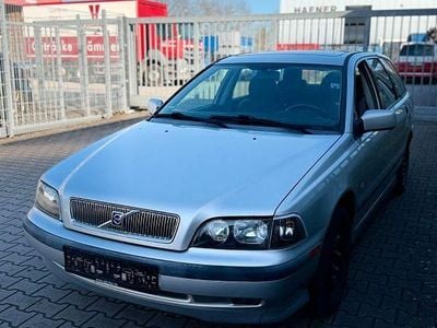 Second-hand Volvo V40 109 CP (80 kW) 2000 Albastru Break