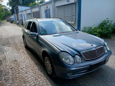 Mercedes E200