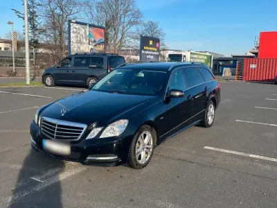 Gebraucht Mercedes E200 184 PS (135 kW) 2011 Schwarz Kombi