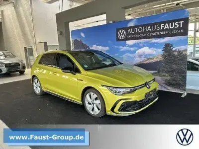 Gebraucht VW Golf VIII Style 150 PS (110 kW) 2022 Gelb metallic Limousine