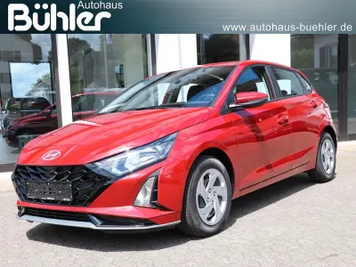 Neu Hyundai i20 Select 90 PS (66 kW) 2026 Dragon red metallic Kleinwagen