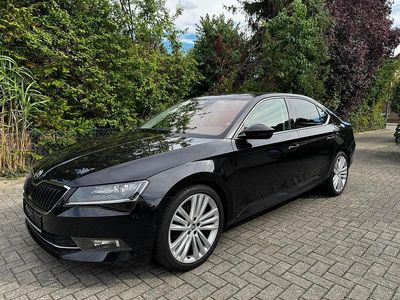 Schwarz Gebraucht 2015 Skoda Superb Limousine | 18.000 € (Teuer)