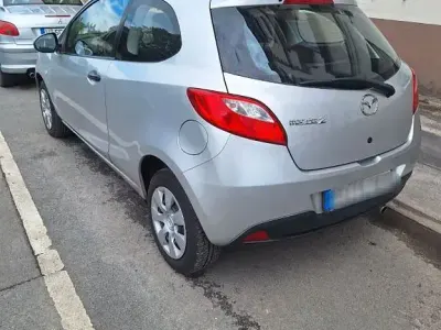 Używany Mazda 2 Inclusive 75 KM (55 kW) 2009 Srebrny Hatchback