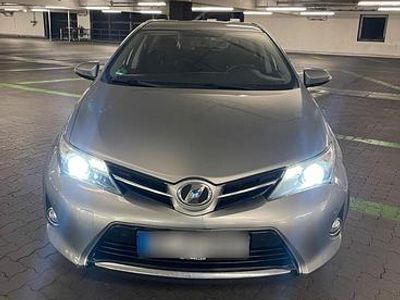 Gebraucht Toyota Auris 132 PS (97 kW) 2012 Silber Kleinwagen