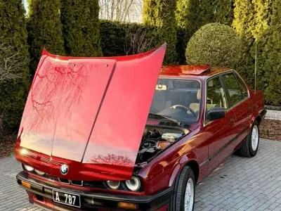 Gebraucht BMW 324 86 PS (63 kW) 1988 Rot Limousine