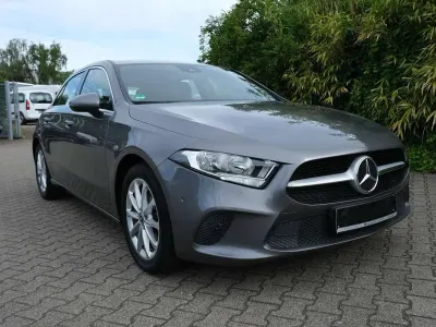 Gebraucht Mercedes A160 Business 109 PS (80 kW) 2020 Mountaingrau  met. Kleinwagen