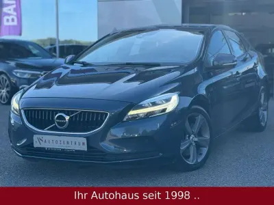 Gebraucht Volvo V40 Momentum 150 PS (110 kW) 2018 Blau Limousine