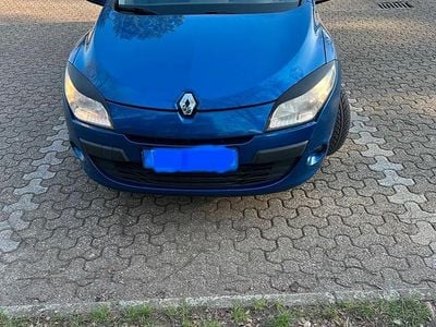 Gebraucht Renault Mégane GrandTour 131 PS (96 kW) 2010 Blau Kombi
