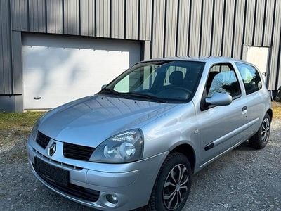 Gebraucht Renault Clio II 75 PS (55 kW) 2005 Silber Kleinwagen