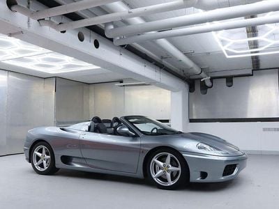 Usata Ferrari 360 400 CV (294 kW) 2004 Grigio Cabrio