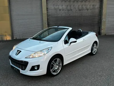 Gebraucht Peugeot 207 CC 156 PS (114 kW) 2011 Weiß Cabrio