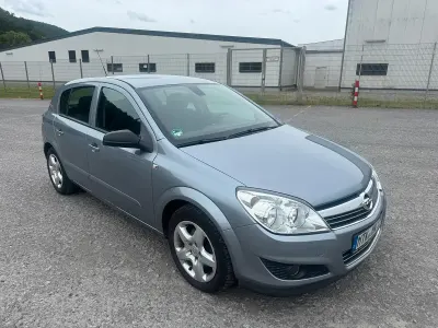 Gebraucht Opel Astra 90 PS (66 kW) 2007 Grau Limousine