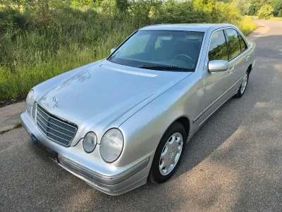 Gebraucht Mercedes E240 170 PS (125 kW) 2001 Silber Limousine