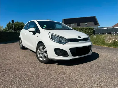 Gebraucht Kia Rio 85 PS (62 kW) 2013 Weiß Kleinwagen