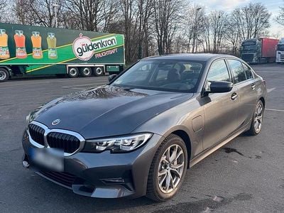 Grau Gebraucht 2020 BMW 330e Limousine | 24.999 € (Fairer Preis)