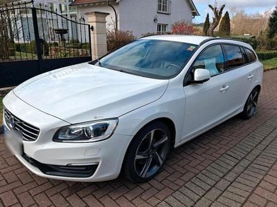 Gebraucht Volvo V60 Linje Svart 150 PS (110 kW) 2016 Weiß Kombi