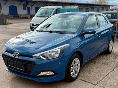 Gebraucht Hyundai i20 Classic 84 PS (61 kW) 2018 Blau Kleinwagen
