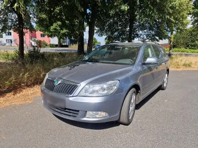 Gebraucht Skoda Octavia 122 PS (89 kW) 2012 Grau Kombi