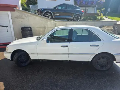 Gebraucht Mercedes C250 150 PS (110 kW) 1996 Weiß Limousine