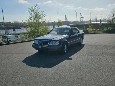 Usata Mercedes E220 150 CV (110 kW) 1995 Grigio Coupé