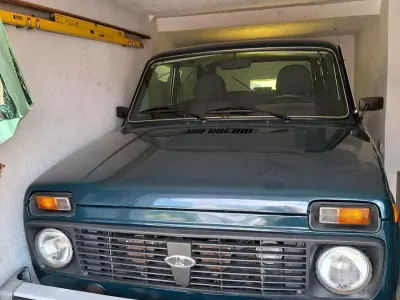 Gebraucht Lada niva 82 PS (60 kW) 2008 Grün SUV