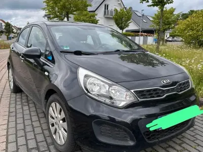 Gebraucht Kia Rio 101 PS (74 kW) 2013 Schwarz Kleinwagen