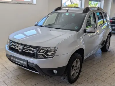 Gebraucht Dacia Duster Lauréate 114 PS (83 kW) 2015 Grau SUV