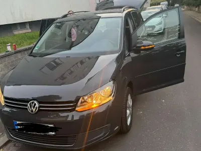 Gebraucht VW Touran Comfortline 105 PS (77 kW) 2014 Grau Van / Kleinbus